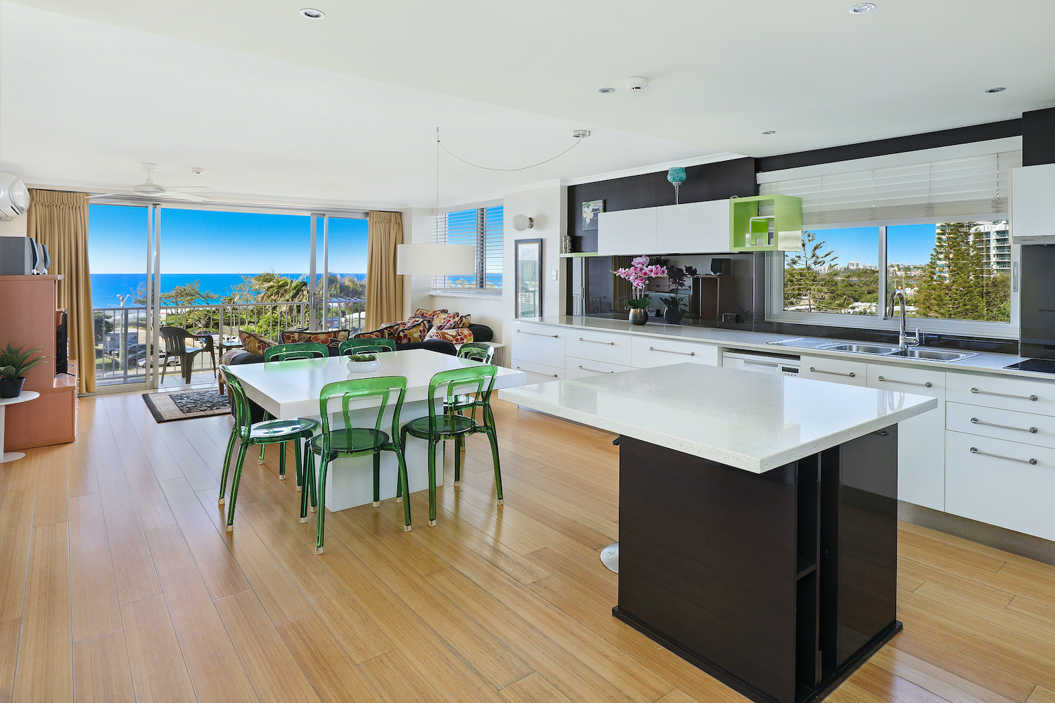 Picture of Three Bedroom Filtered Ocean View Apartment | Elouera Tower Apartments